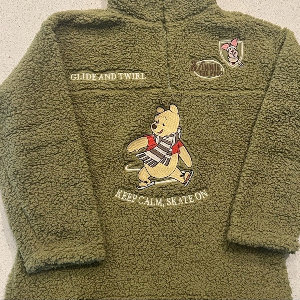 Disney Winnie the Pooh WARM skate  Fleece Pullover NWT